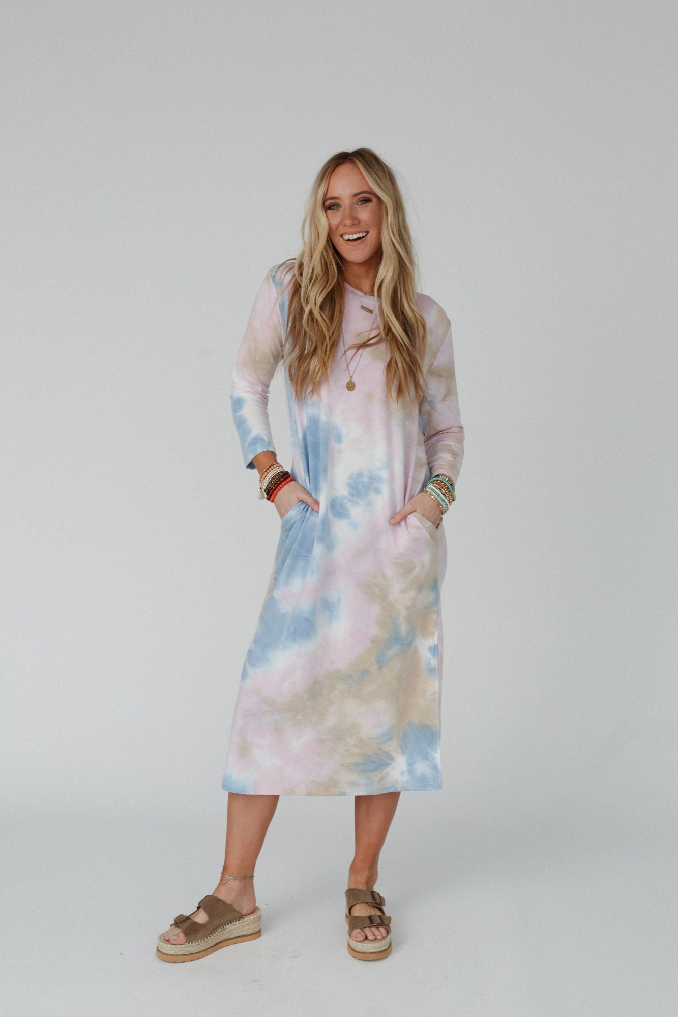 The Nest Soul Shine Pocketed Tie Dye Midi Dress - Lavender Taupe