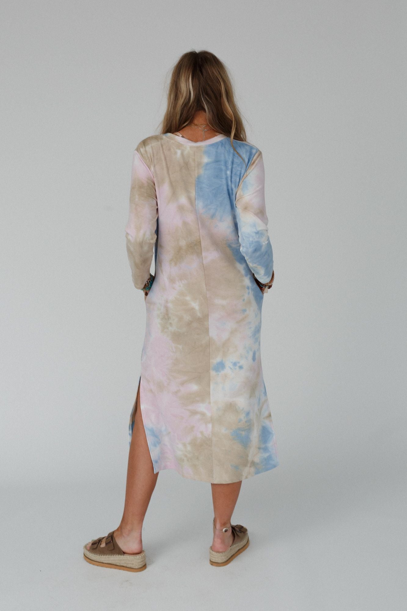 The Nest Soul Shine Pocketed Tie Dye Midi Dress - Lavender Taupe