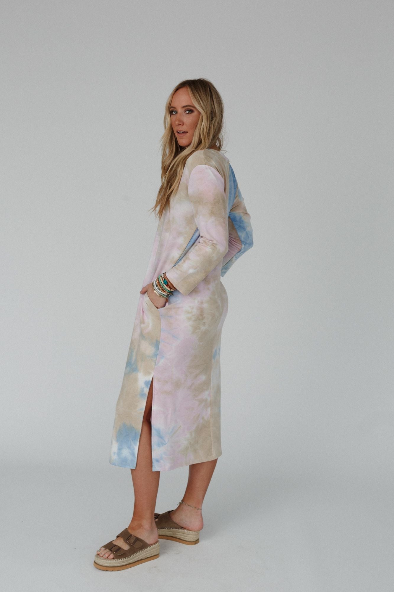 The Nest Soul Shine Pocketed Tie Dye Midi Dress - Lavender Taupe