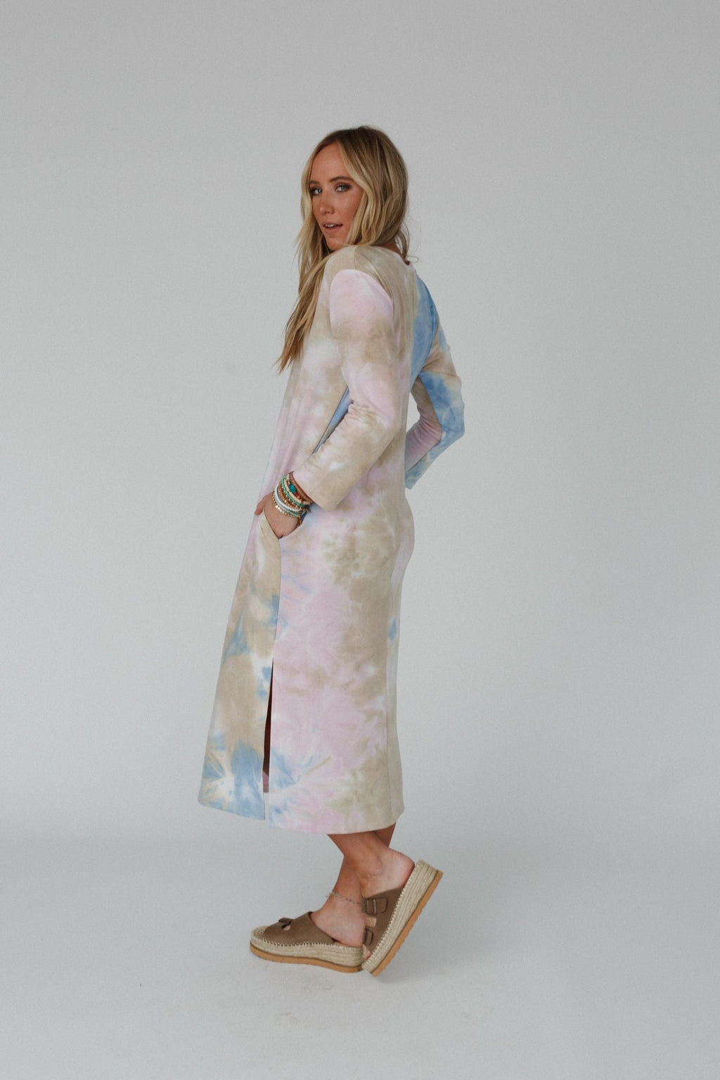 The Nest Soul Shine Pocketed Tie Dye Midi Dress - Lavender Taupe