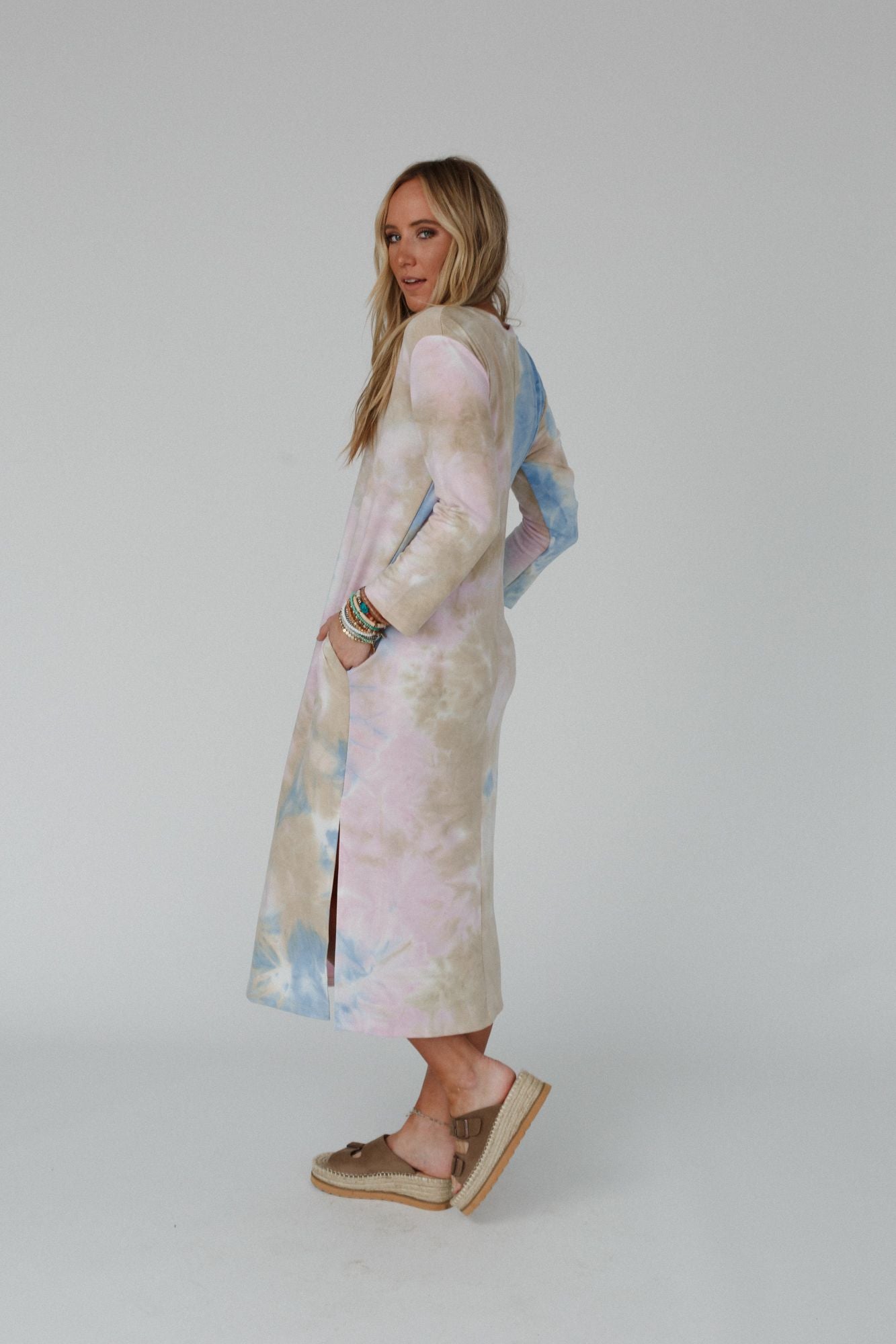 The Nest Soul Shine Pocketed Tie Dye Midi Dress - Lavender Taupe